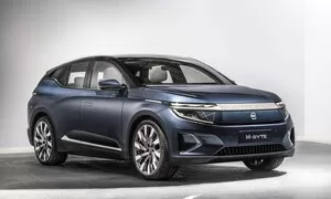 Novinky: Automobilka Byton míří na evropský trh. Kupce láká na displeje a kamery.