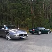 Jaguar XKR vs. Maserati Coupe 4200GT Cambiocorsa: Síla nostalgie