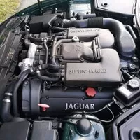 Jaguar XKR vs. Maserati Coupe 4200GT Cambiocorsa: Síla nostalgie