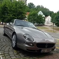 Jaguar XKR vs. Maserati Coupe 4200GT Cambiocorsa: Síla nostalgie