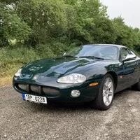 Jaguar XKR vs. Maserati Coupe 4200GT Cambiocorsa: Síla nostalgie