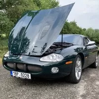 Jaguar XKR vs. Maserati Coupe 4200GT Cambiocorsa: Síla nostalgie