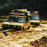 Camel Trophy: Vrátí se někdy žluté Land Rovery?