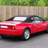 Autíčkář na lovu italských plnokrevníků