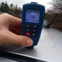 Čištění auta nemusí stát tisíce. Jde to i jinak