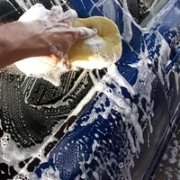 Čištění auta nemusí stát tisíce. Jde to i jinak