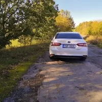 Toyota Camry 2.5 Hybrid Executive VIP: Ber, nebo nech být