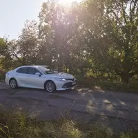 Toyota Camry 2.5 Hybrid Executive VIP: Ber, nebo nech být
