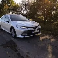 Toyota Camry 2.5 Hybrid Executive VIP: Ber, nebo nech být