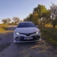 Toyota Camry 2.5 Hybrid Executive VIP: Ber, nebo nech být