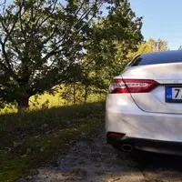 Toyota Camry 2.5 Hybrid Executive VIP: Ber, nebo nech být