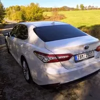 Toyota Camry 2.5 Hybrid Executive VIP: Ber, nebo nech být