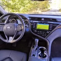 Toyota Camry 2.5 Hybrid Executive VIP: Ber, nebo nech být