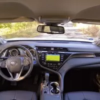 Toyota Camry 2.5 Hybrid Executive VIP: Ber, nebo nech být