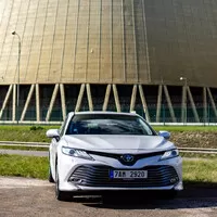Toyota Camry 2.5 Hybrid Executive VIP: Ber, nebo nech být