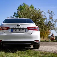Toyota Camry 2.5 Hybrid Executive VIP: Ber, nebo nech být