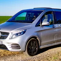 Mercedes-Benz V300d L Avantgarde 4MATIC: Business jet na kolech