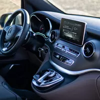 Mercedes-Benz V300d L Avantgarde 4MATIC: Business jet na kolech