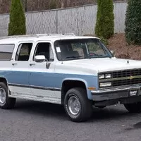 První auto s hvězdou na chodníku slávy je Chevrolet Suburban
