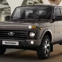 Lada Niva prodělala facelift. Zvenčí není poznat, zevnitř posunul vůz do osmdesátých let.