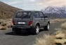 Lada Niva prodělala facelift. Zvenčí není poznat, zevnitř posunul vůz do osmdesátých let.