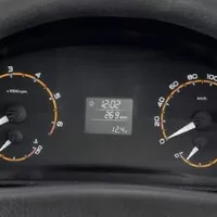 Lada Niva prodělala facelift. Zvenčí není poznat, zevnitř posunul vůz do osmdesátých let.