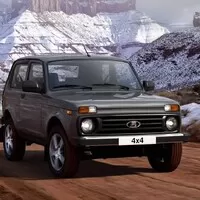 Lada Niva prodělala facelift. Zvenčí není poznat, zevnitř posunul vůz do osmdesátých let.