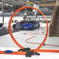 Faceliftovaný F-Type se představuje na dráze Hot Wheels