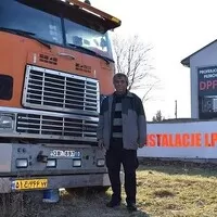 Íránskopolský vánoční příběh o rozinkách a kamioňácké soudržnosti