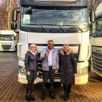 Íránskopolský vánoční příběh o rozinkách a kamioňácké soudržnosti