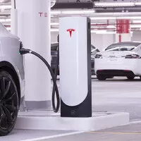 Osm států USA zdaní od příštího roku registraci elektromobilů