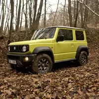 Suzuki Jimny: Do lesa, do města, do Podolí, do lékárny...
