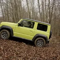 Suzuki Jimny: Do lesa, do města, do Podolí, do lékárny...