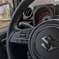 Suzuki Jimny: Do lesa, do města, do Podolí, do lékárny...