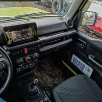 Suzuki Jimny: Do lesa, do města, do Podolí, do lékárny...