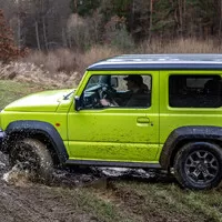 Suzuki Jimny: Do lesa, do města, do Podolí, do lékárny...