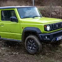 Suzuki Jimny: Do lesa, do města, do Podolí, do lékárny...