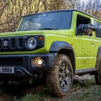 Suzuki Jimny: Do lesa, do města, do Podolí, do lékárny...