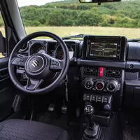 Suzuki Jimny: Do lesa, do města, do Podolí, do lékárny...