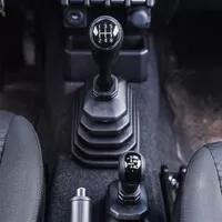 Suzuki Jimny: Do lesa, do města, do Podolí, do lékárny...