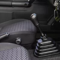 Suzuki Jimny: Do lesa, do města, do Podolí, do lékárny...