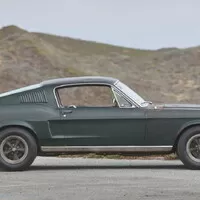 Příběh Bullitova Mustangu začíná další kapitolu