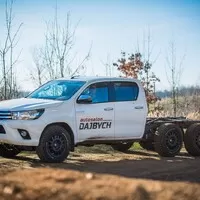 Čím víc kol, tím víc Hilux! Z Plzně přijíždí další terénní specialita