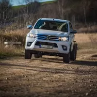 Čím víc kol, tím víc Hilux! Z Plzně přijíždí další terénní specialita