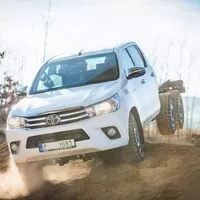 Čím víc kol, tím víc Hilux! Z Plzně přijíždí další terénní specialita