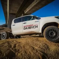 Čím víc kol, tím víc Hilux! Z Plzně přijíždí další terénní specialita