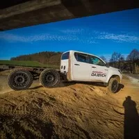 Čím víc kol, tím víc Hilux! Z Plzně přijíždí další terénní specialita