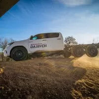 Čím víc kol, tím víc Hilux! Z Plzně přijíždí další terénní specialita