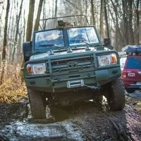 Čím víc kol, tím víc Hilux! Z Plzně přijíždí další terénní specialita