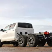 Čím víc kol, tím víc Hilux! Z Plzně přijíždí další terénní specialita
